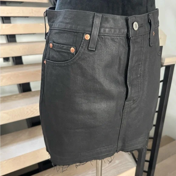 New Levi's Icon Black Leather look Mini Skirt size 25 - Picture 12 of 14